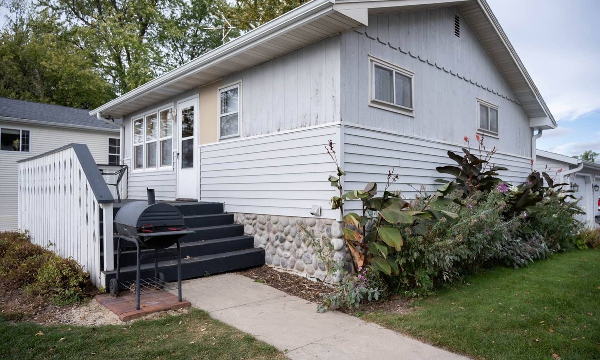 Fox Lake House | Cottage 6 on Beautiful Fox Lake!