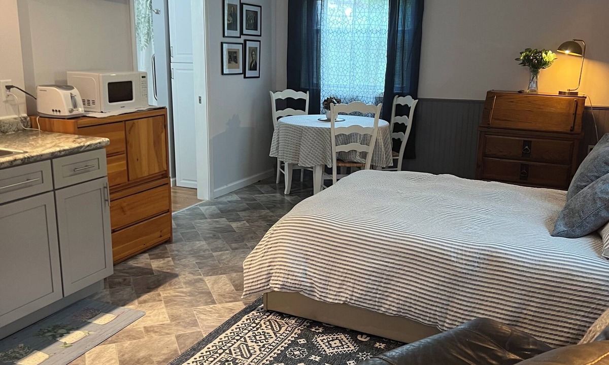 Charlevoix Apartment | Cozy 1-bedroom studio in Charlevoix near Castle Farms, perfect for your getaway