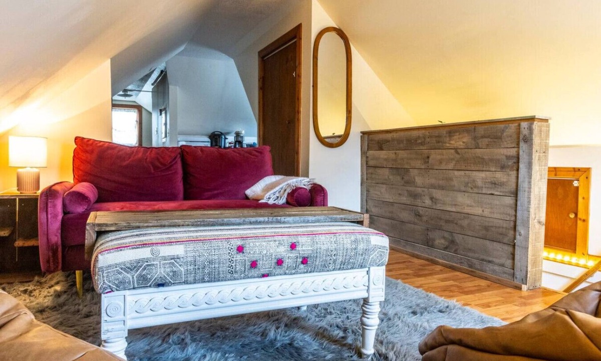 Northwest Harwinton Apartment | Cozy Attic 10 min to Llitchfield