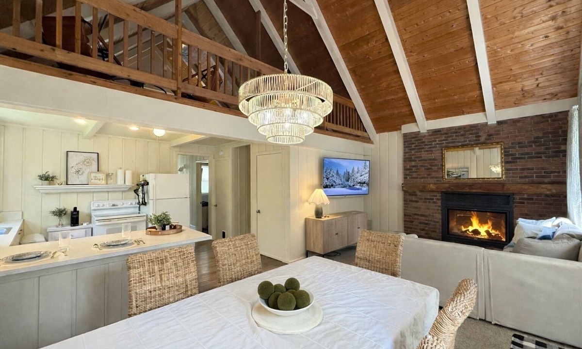 Harbor Springs Ski Chalet | Cozy Chalet Getaway Near The Highlands - Sleeps 8