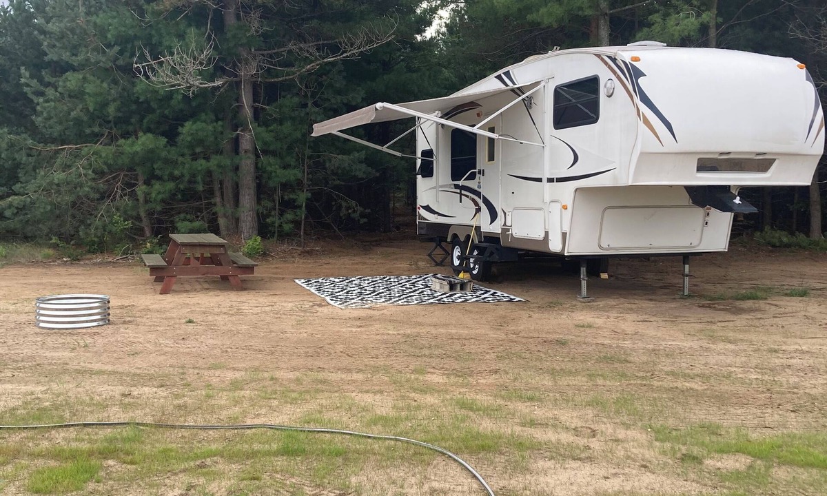 Interlochen RV Rental | Cozy fifth wheel located on a private campground in Interlochen.