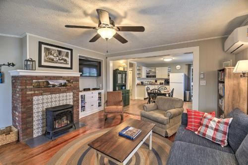 Fries House | Cozy Fries Escape w/Mountain & River Views!