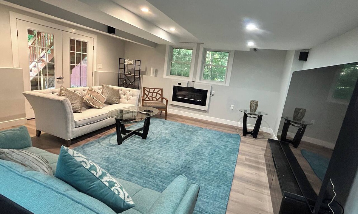 Nashua House | Cozy, NEW, Spacious 1-bedroom suite with AC in charming Nashua
