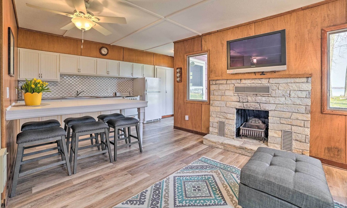 Cheboygan County Cottage | Cozy Petoskey Area Retreat on Burt Lake Access!
