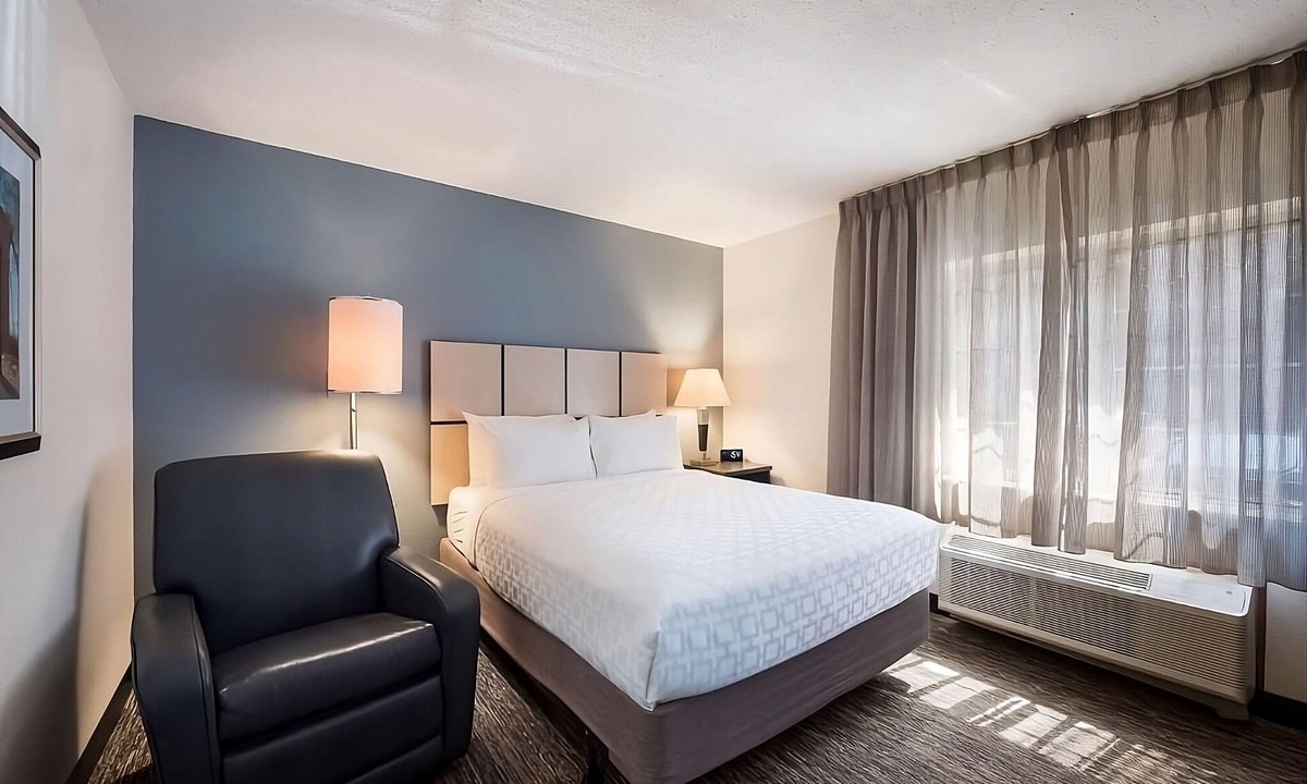 Libertyville House | Cozy Suite w/BBQ & Full Kitchen – Perfect for Relaxing Getaways & Longer Stays