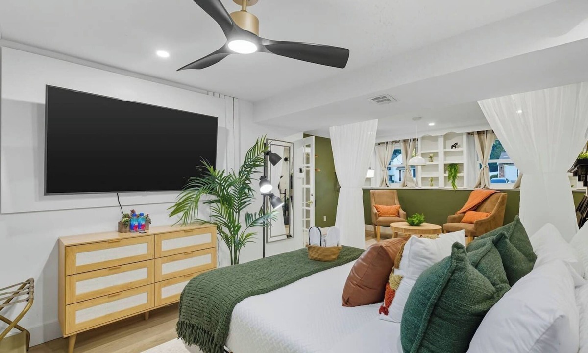 Waldorf Apartment | Cozy Winter 2BR Near DC Fire Pit + Cocoa Bar