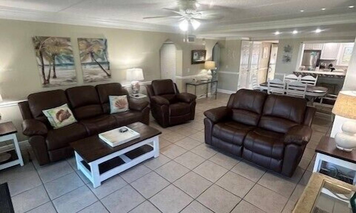 Crescent Beach Condo | Direct Oceanview Premium Flat with 2 Bed/2 Bath +Murphy Bed. Just Renovated!
