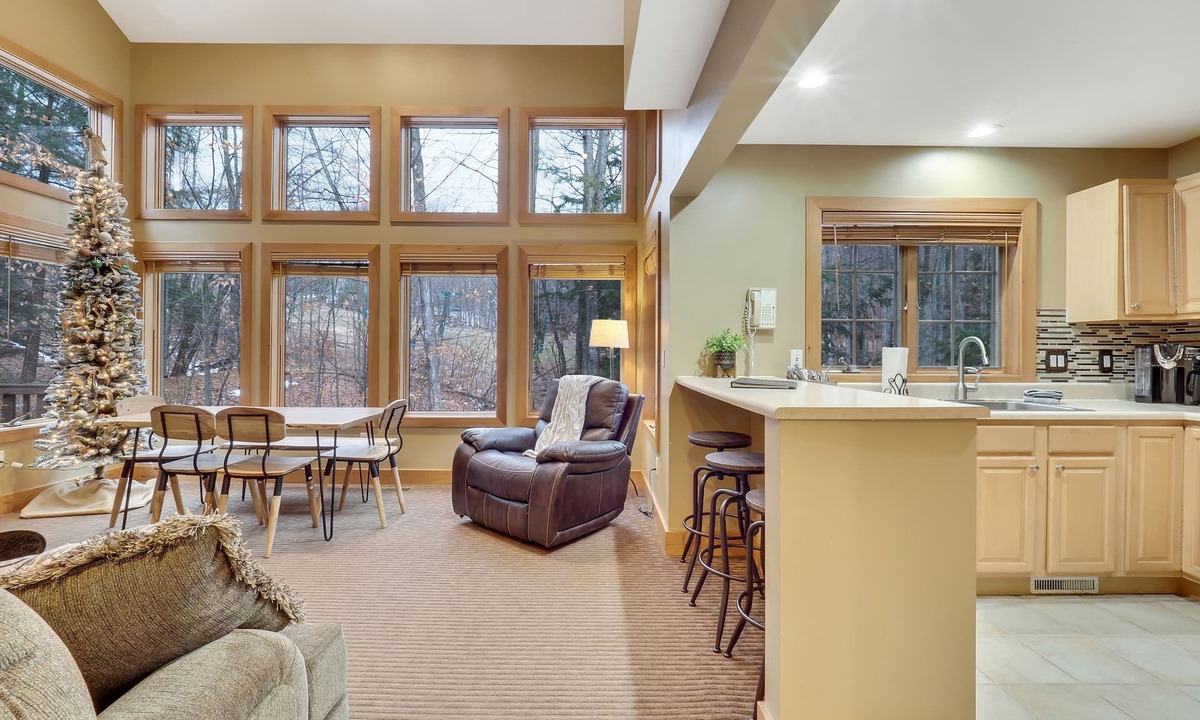 Boyne Falls Condo | Disciples 688 Condo | Ski in/Ski out | Upper Level | Fireplace | Sleeps 10