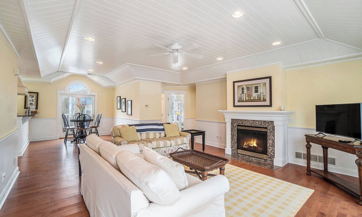 Harbor Springs Condo | Downtown! Above local businesses and walking distance to everything!