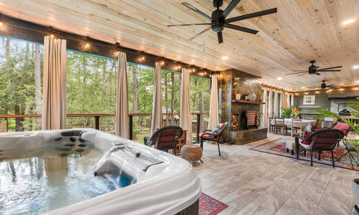 Mobile House | Downtown & Beach accessible Hot Tub Firepit large yard