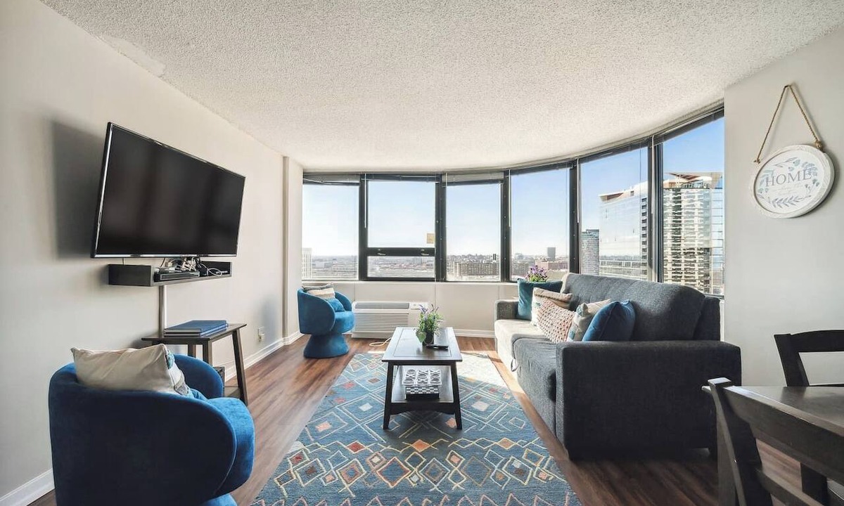 South Loop Condo | Downtown MICH AVE #20, Grant Park, Museums 2bd/2ba