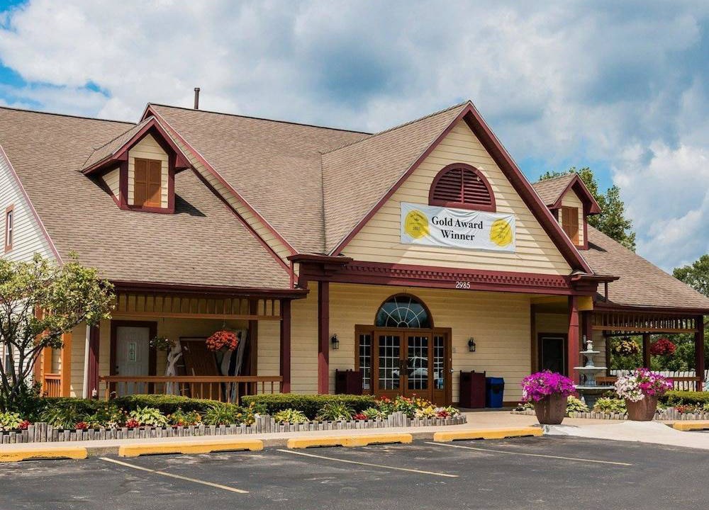 Grand Rapids Hotel | Econo Lodge Inn & Suites