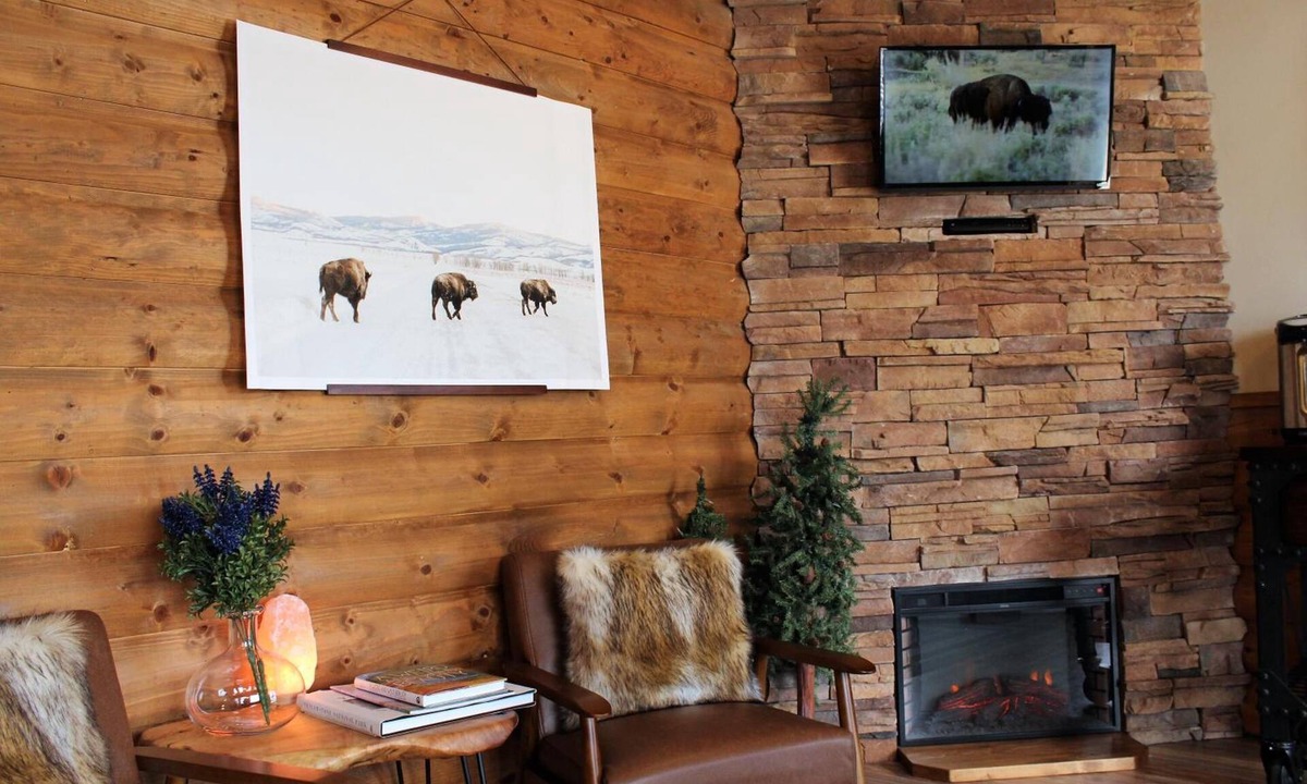 West Yellowstone Hotel | Elkhorn Cabins And Inn