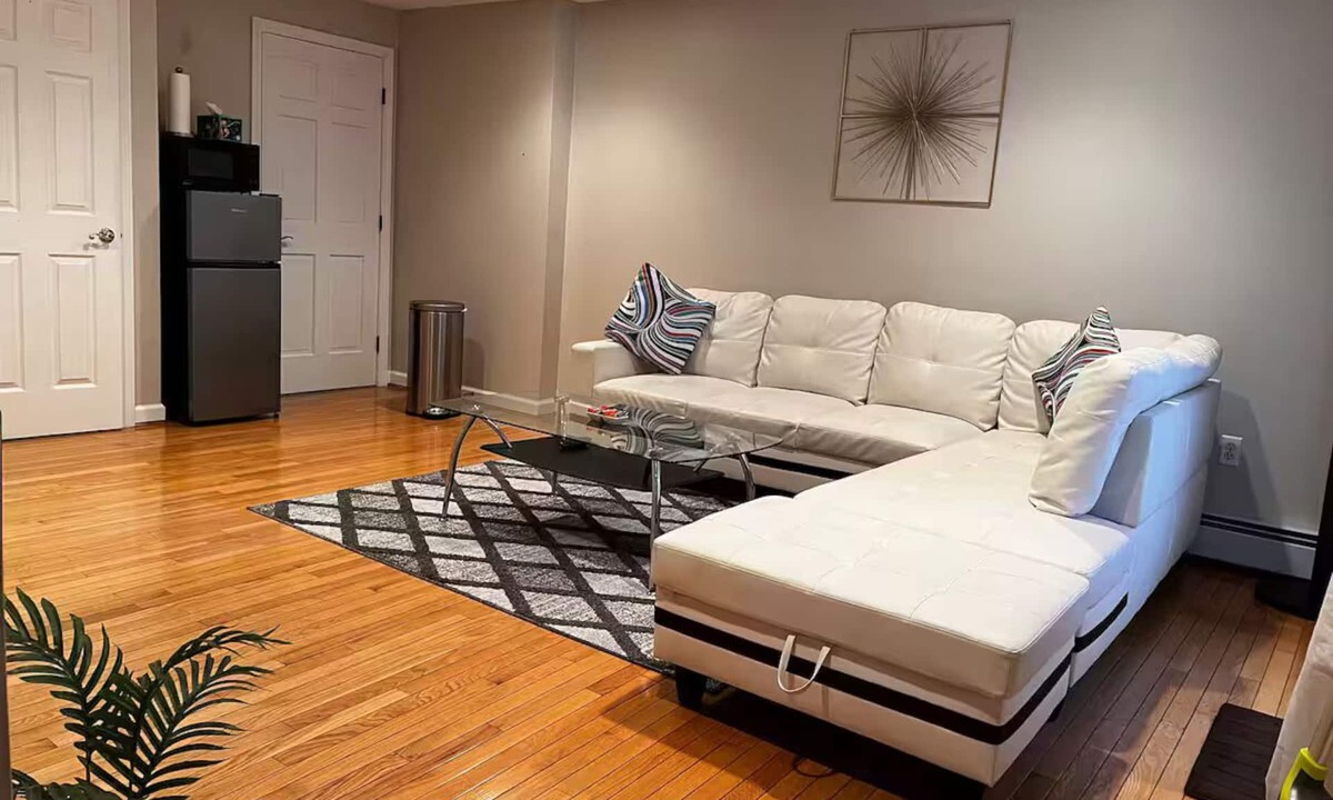 South Windsor House | Entire guest suite in South Windsor, Connecticut