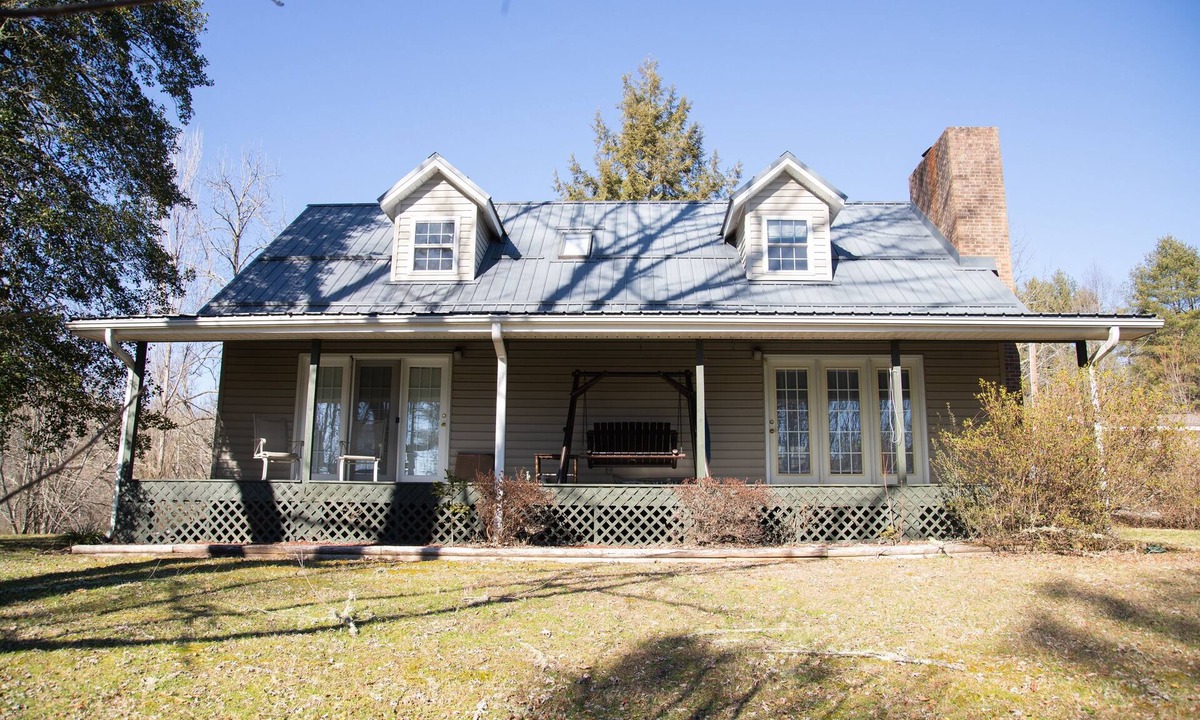 Pisgah Forest House | Experience Pisgah Forest charm near Dupont State and Pisgah National Forests