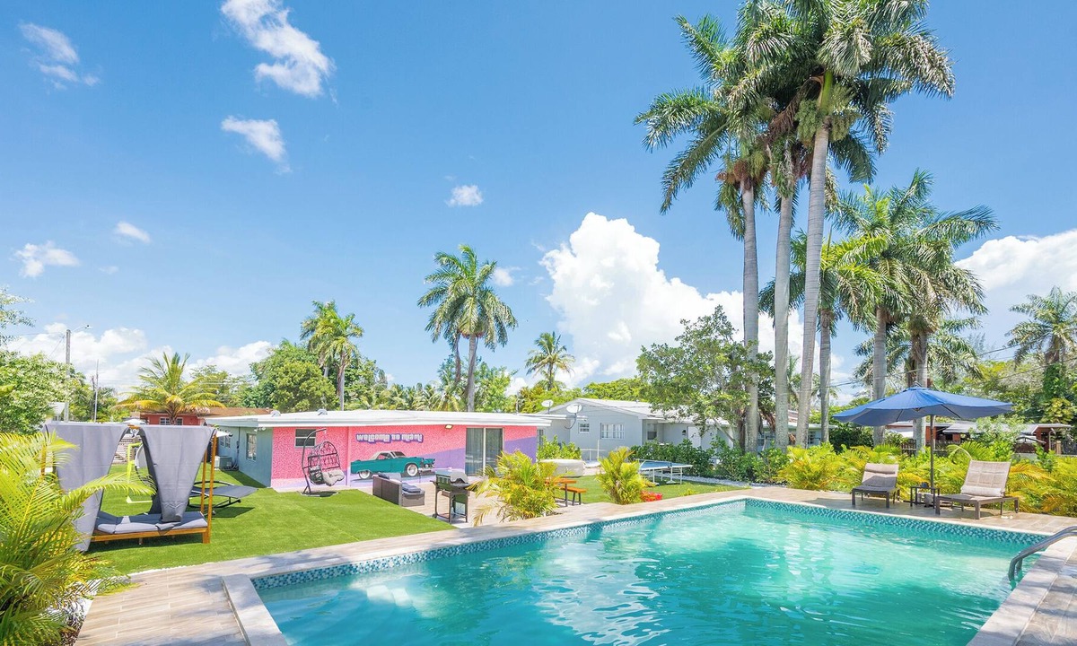 Golden Glades Villa | Exquisite Villa with Luxurious Pool