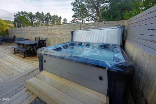 Nelscott House | Family Oasis - Hot Tub, Pool Table, Fire Pit