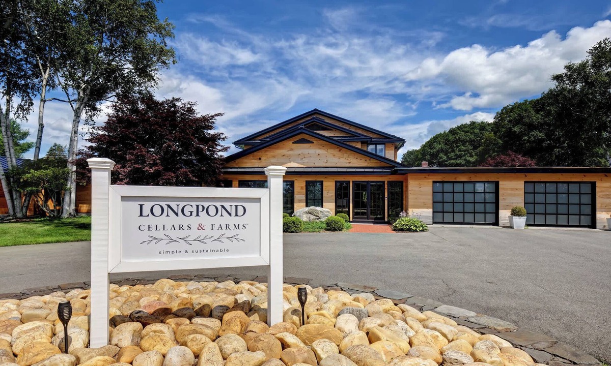 Lakeville House | Farm stay at Longpond Cellars & Farms