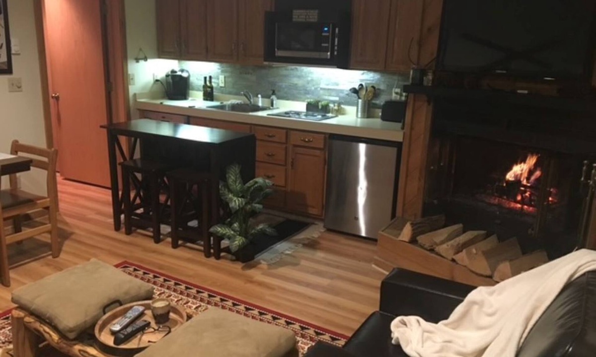 Mancelona Condo | Golf course condo, 10 min to Torch Lake, w/pool, hot tub and sauna!
