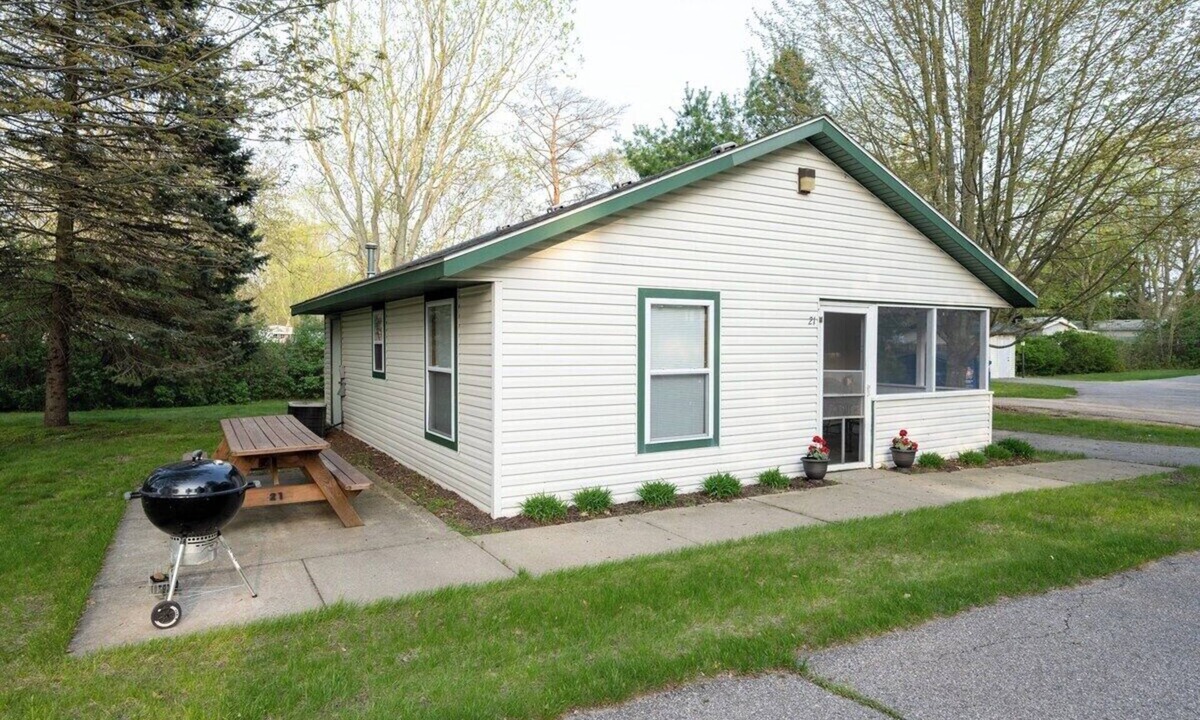 Saugatuck Cottage | Goshorn Lake Resort Cottage #21