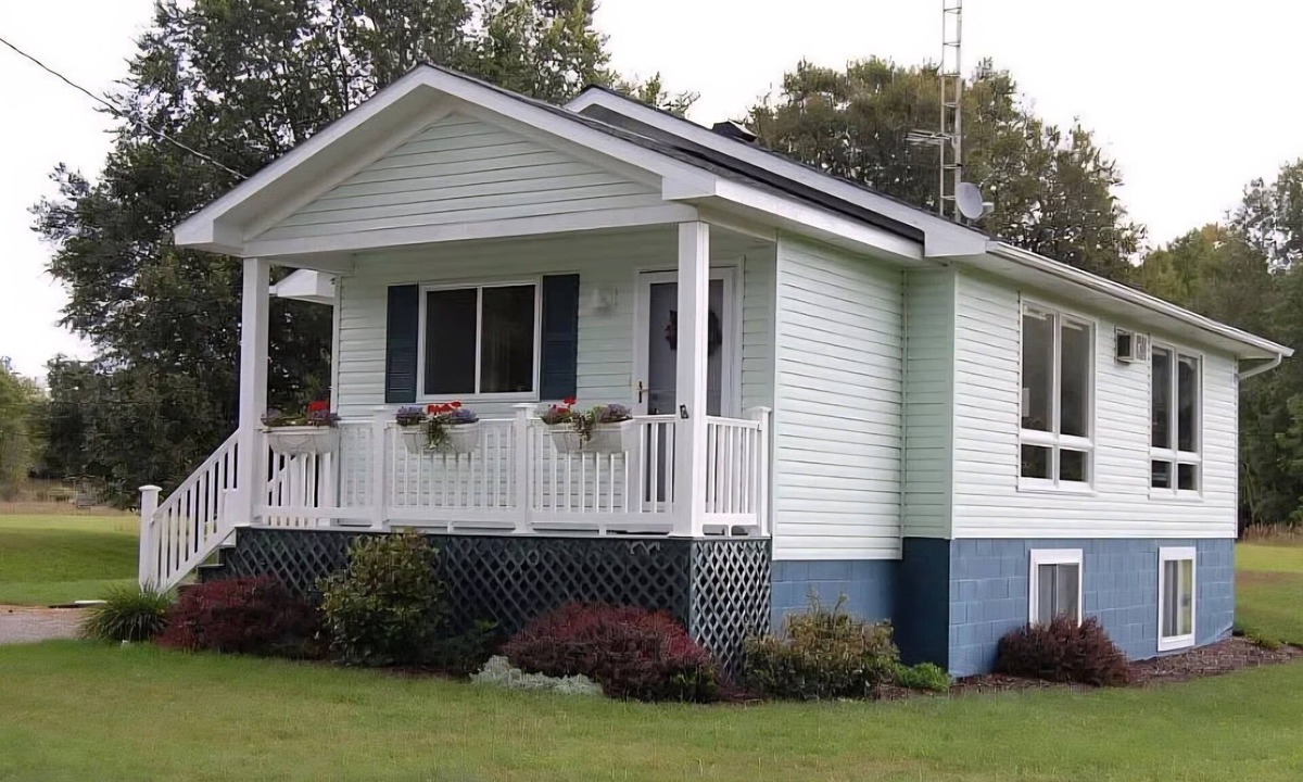 Cheboygan House | Happiness Hideaway On Burt Lake Pet Friendly Sleeps 11