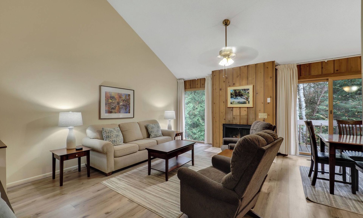 Harbor Springs Condo | Harbor Cove #14, Near Skiing, Golf & Downtown