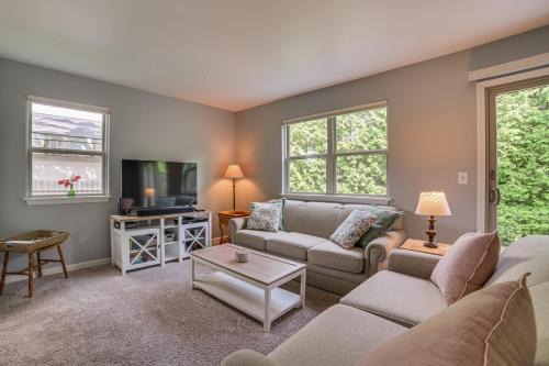 Harbor Springs House | Harbor Springs Winter Retreat ~ 6 Mi to Skiing!
