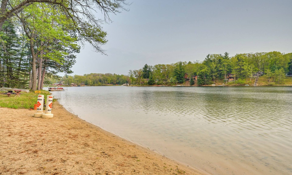 Harrison Cottage | Harrison Cabin w/Fire Pit & Elbow Lake Access!