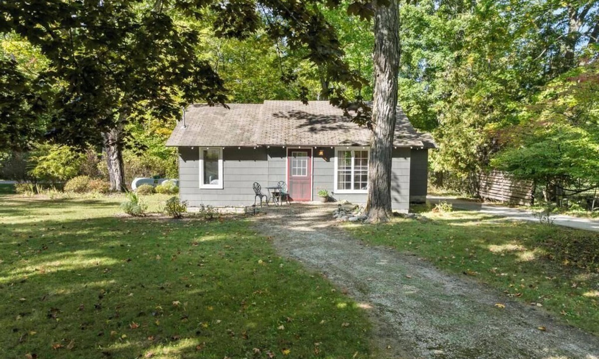 Good Hart House | Hart and Soul - Cute Cottage right in Good Hart! Short Drive to Beach!