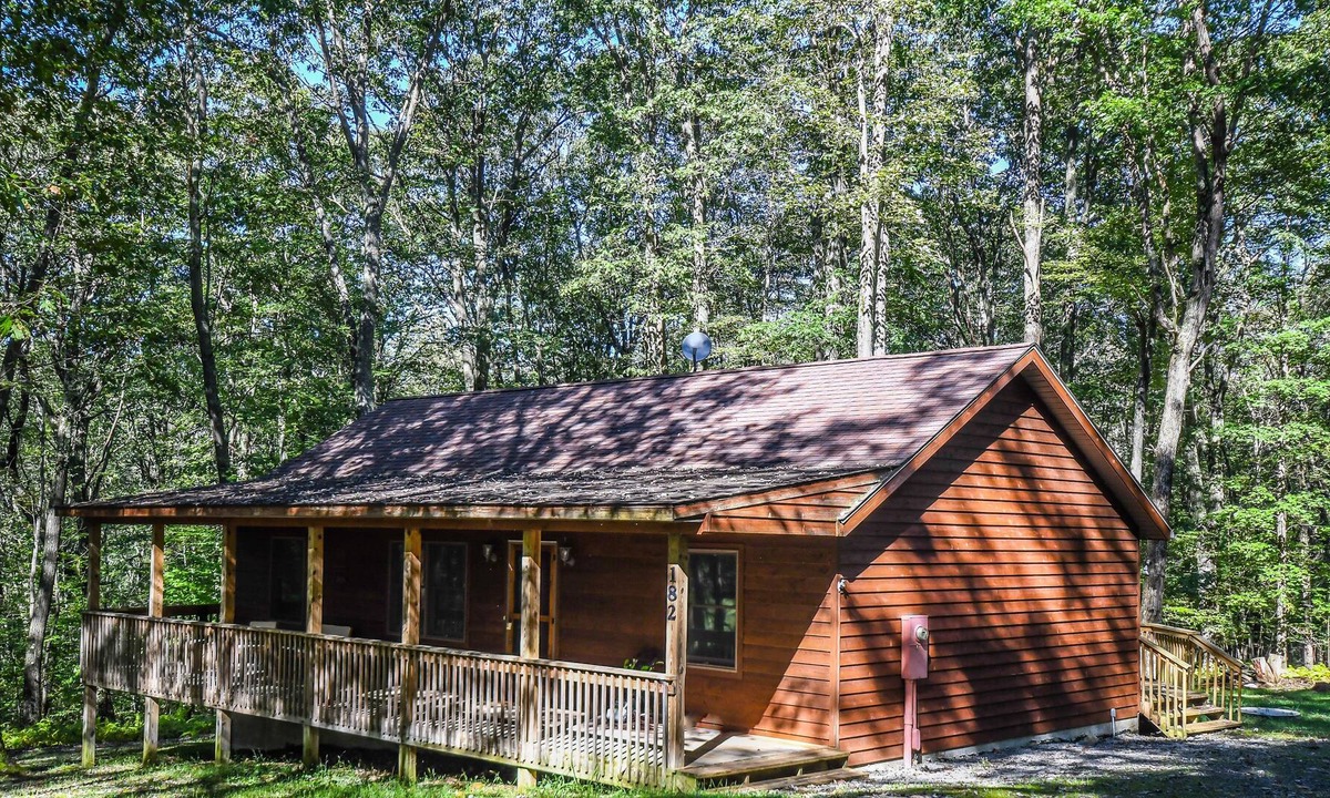 Swanton House | Hidden Haven | Cozy Cabin Minutes to Activities!