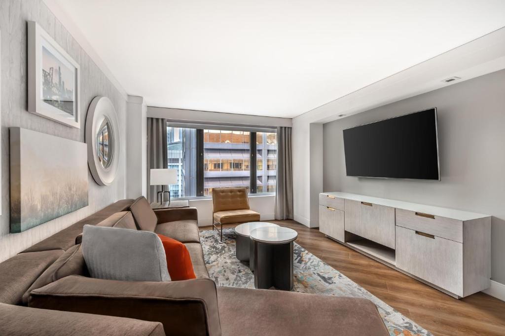Streeterville Hotel | Hilton Grand Vacations Club Chicago Magnificent Mile