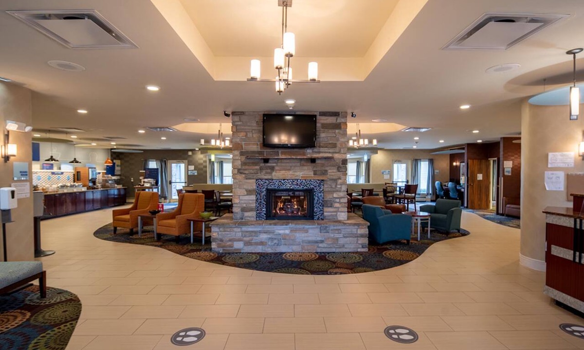 South Hills Hotel | Holiday Inn Express Hotel & Suites Pittsburgh Airport by IHG
