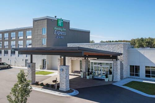 Ludington Hotel | Holiday Inn Express & Suites Ludington by IHG