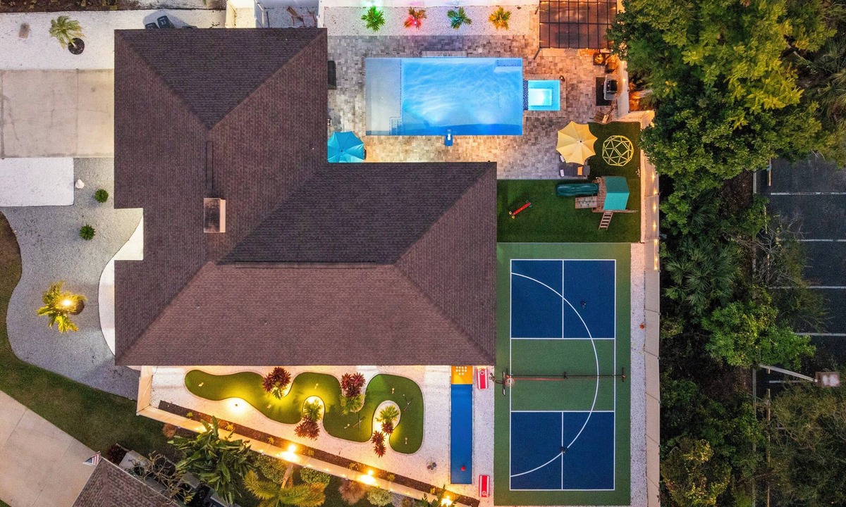 West Bradenton House | HotTub Pickleball MiniGolf GameRoom UltimateFrisbee HeatedPool near AMI