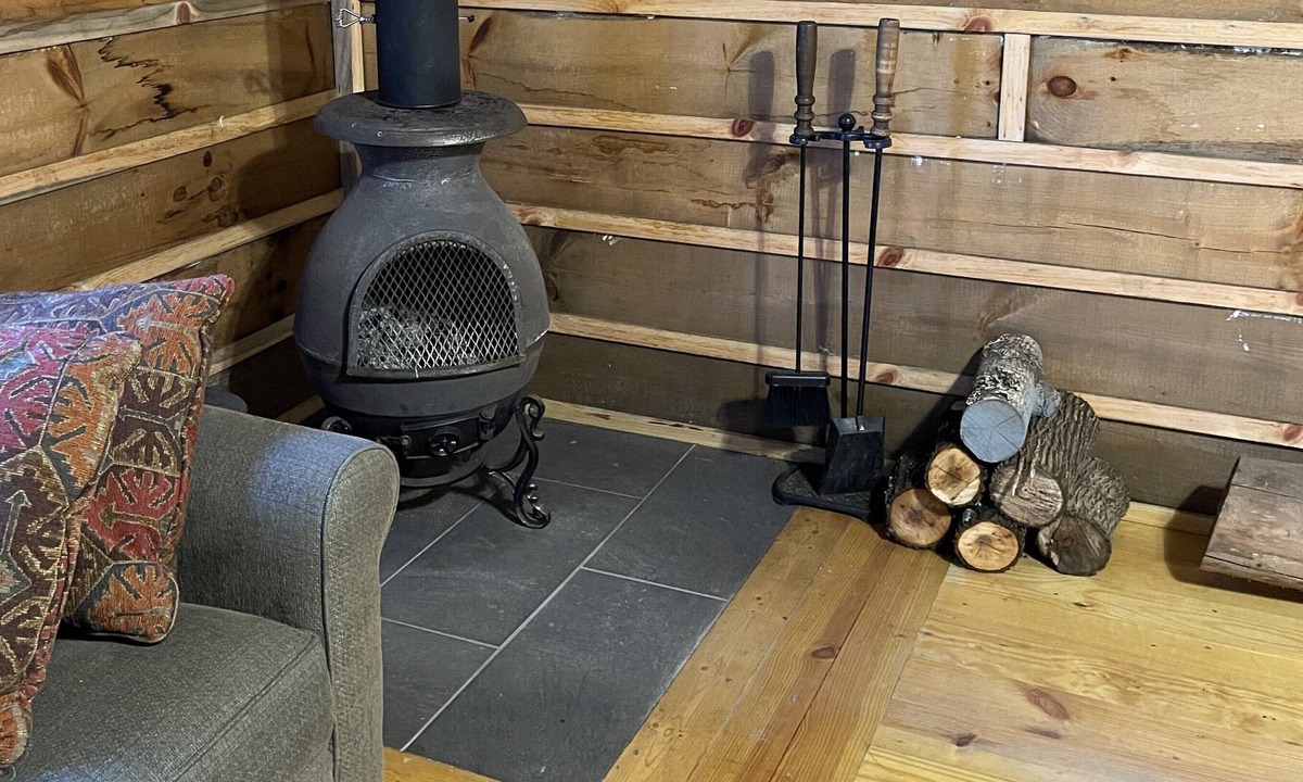 Clayton House | Inez Cabin-Rustic One Bedroom Log Cabin 15 Minutes From Highlands NC