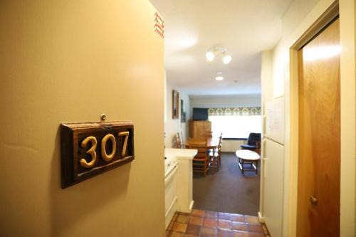 Waterville Valley House | Inns of Waterville Valley 307 Two Bedroom Unit at Inns of Waterville Valley