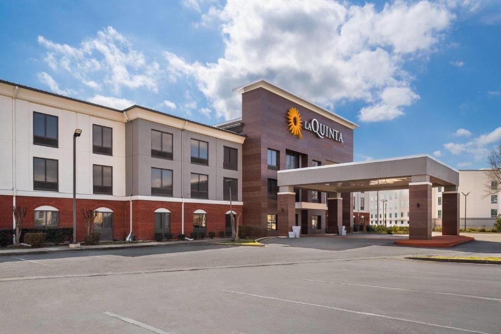 Bessemer Hotel | La Quinta Inn & Suites by Wyndham Bessemer