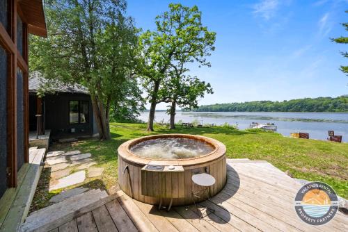 Elkhorn House | Lakefront 4-Bedroom Retreat with Hot Tub