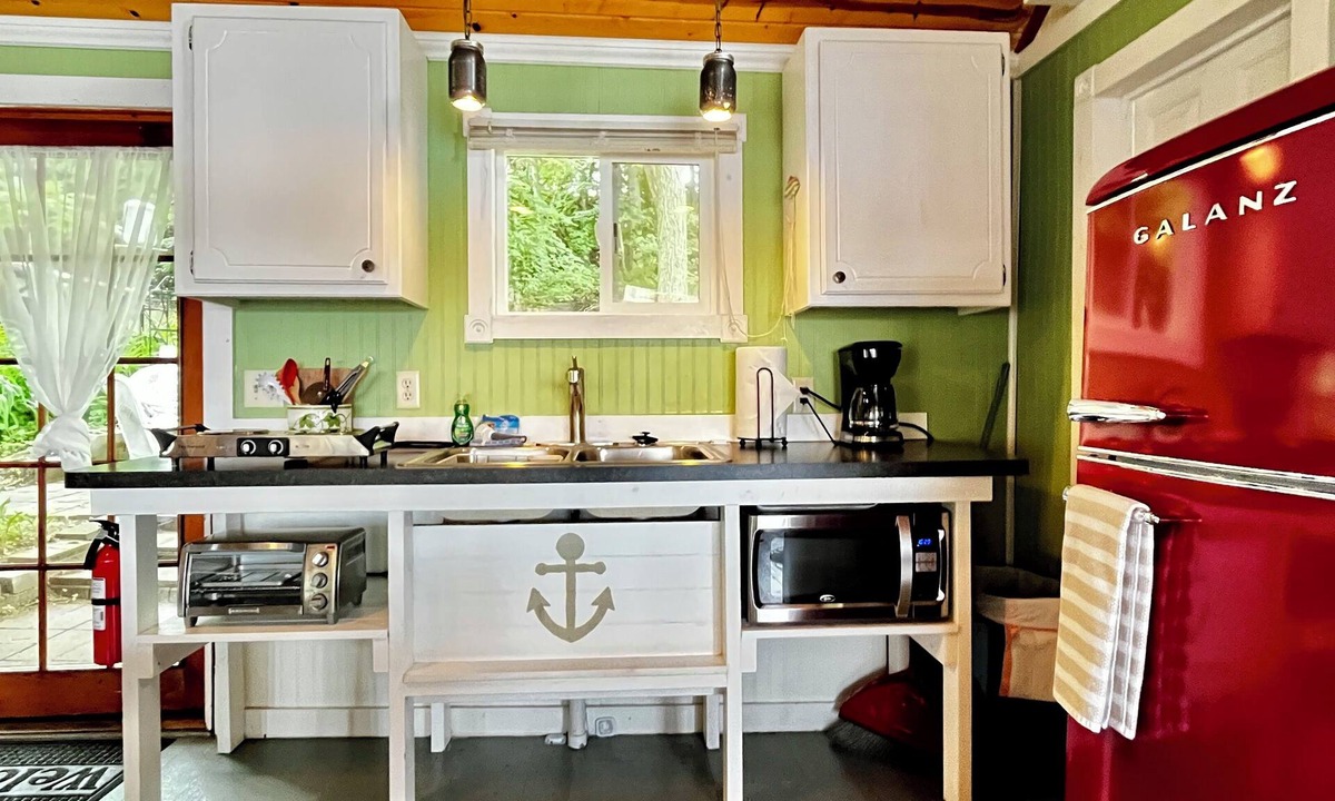 South Haven Cabin | Lakefront Cabin w/Dock & Kayaks, Perfect Summer Stay Northwood Creek - Cabin 7