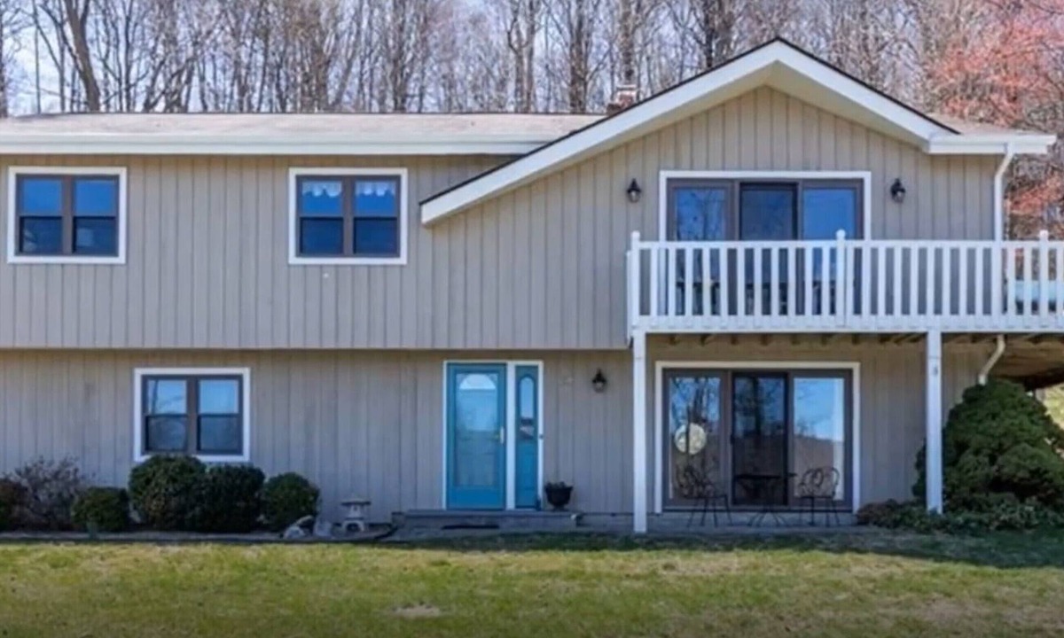 Ridgefield House | Lakefront Summer House