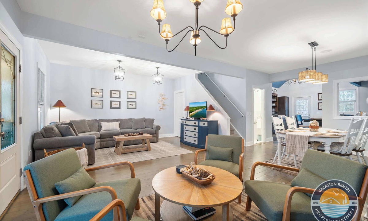 Williams Bay House | Lakeside Family Home Walk to Beach