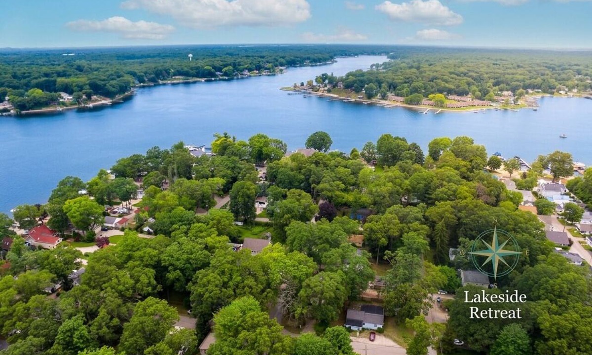 Spring Lake House | Lakeside Retreat