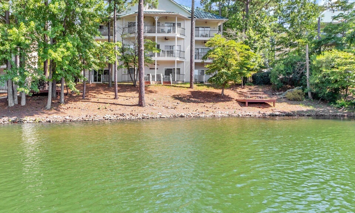 Dadeville Condo | Lakeside View: StillWaters Condo, Lake View, Local Pool, Boat Slip, 1 BDR, 1 BTH