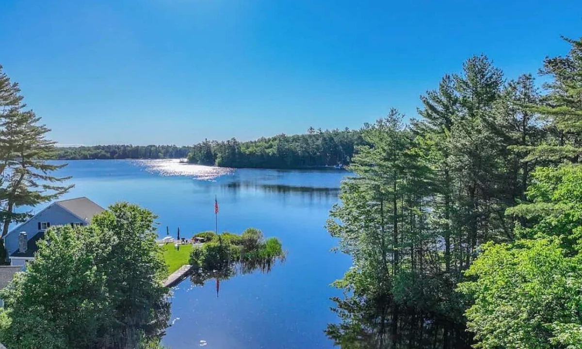 North Windham House | Little Sebago Lake Cottage, WiFi, AC, Dock, 5 min to Windham, 25 min to Portland