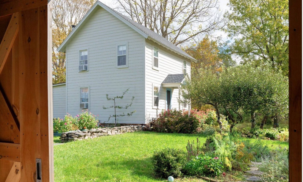 Millerton Cottage | Lovely cottage on quiet country road in Millerton, New York, on 23 acres.