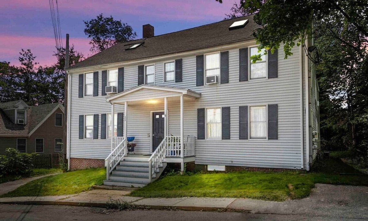 Amesbury Apartment | Lovely Downtown Oasis ~ Hospitals/Colleges/Beaches