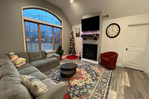 Highland House | Luxury 4BR Home With Mountain Views
