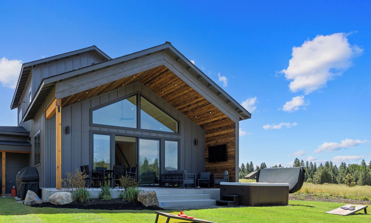 Ronald House | Luxury Modern Cabin with Forest Views