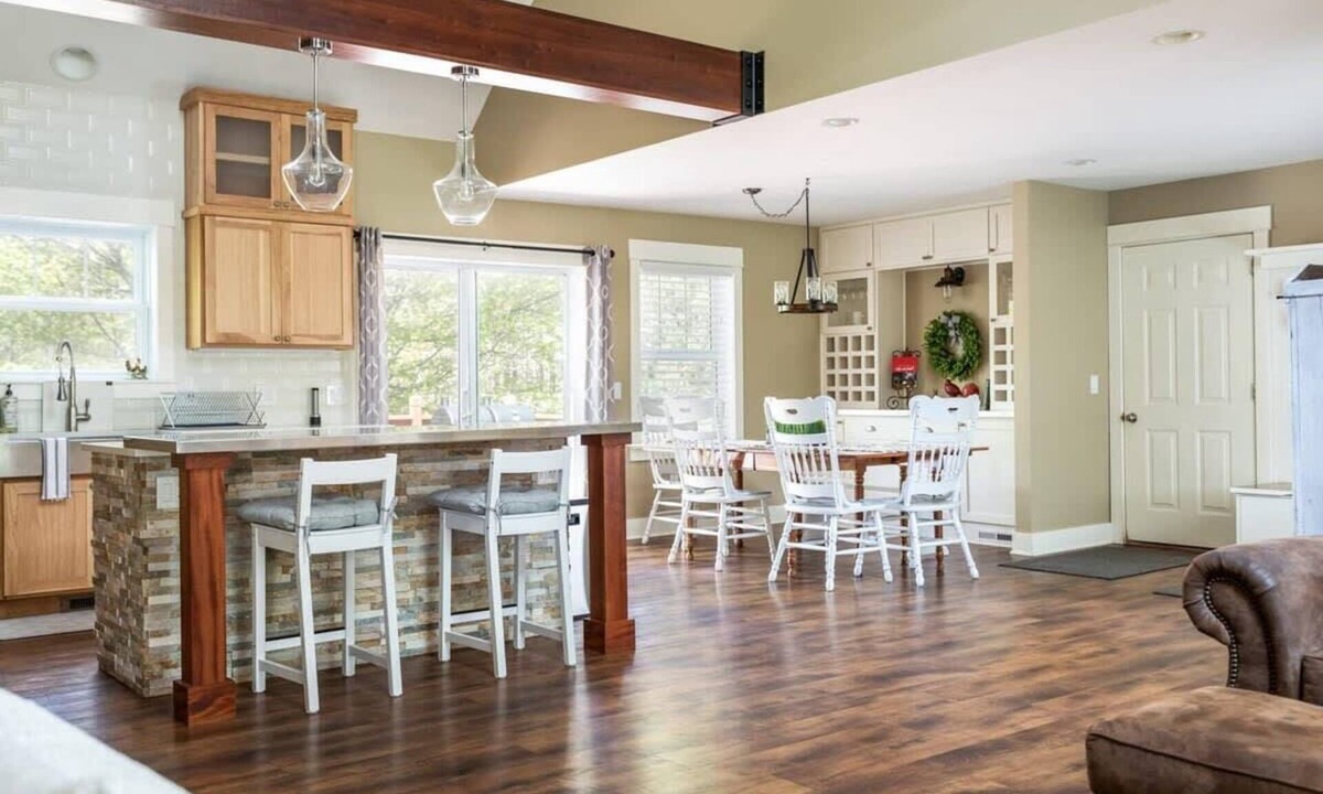 Maple City House | Maple City Farmhouse Idyllic Setting Near Town