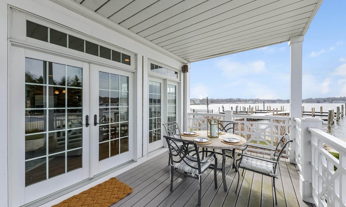 Saugatuck Villa | Mermaid townhouse shared pool walk to Saugatuck!